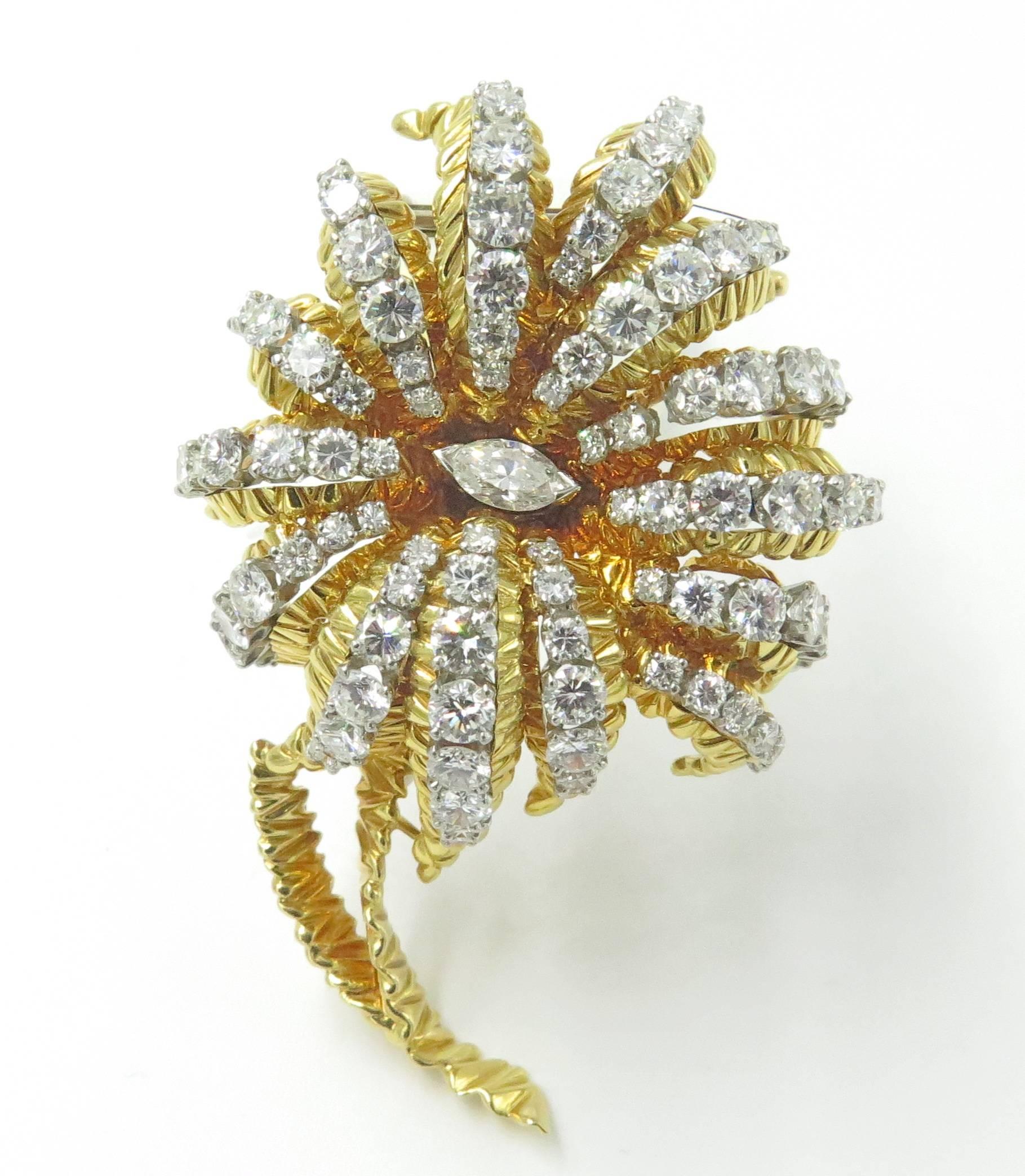 1960s Gorgeous Diamond Gold Flower Brooch In Excellent Condition In New York, NY