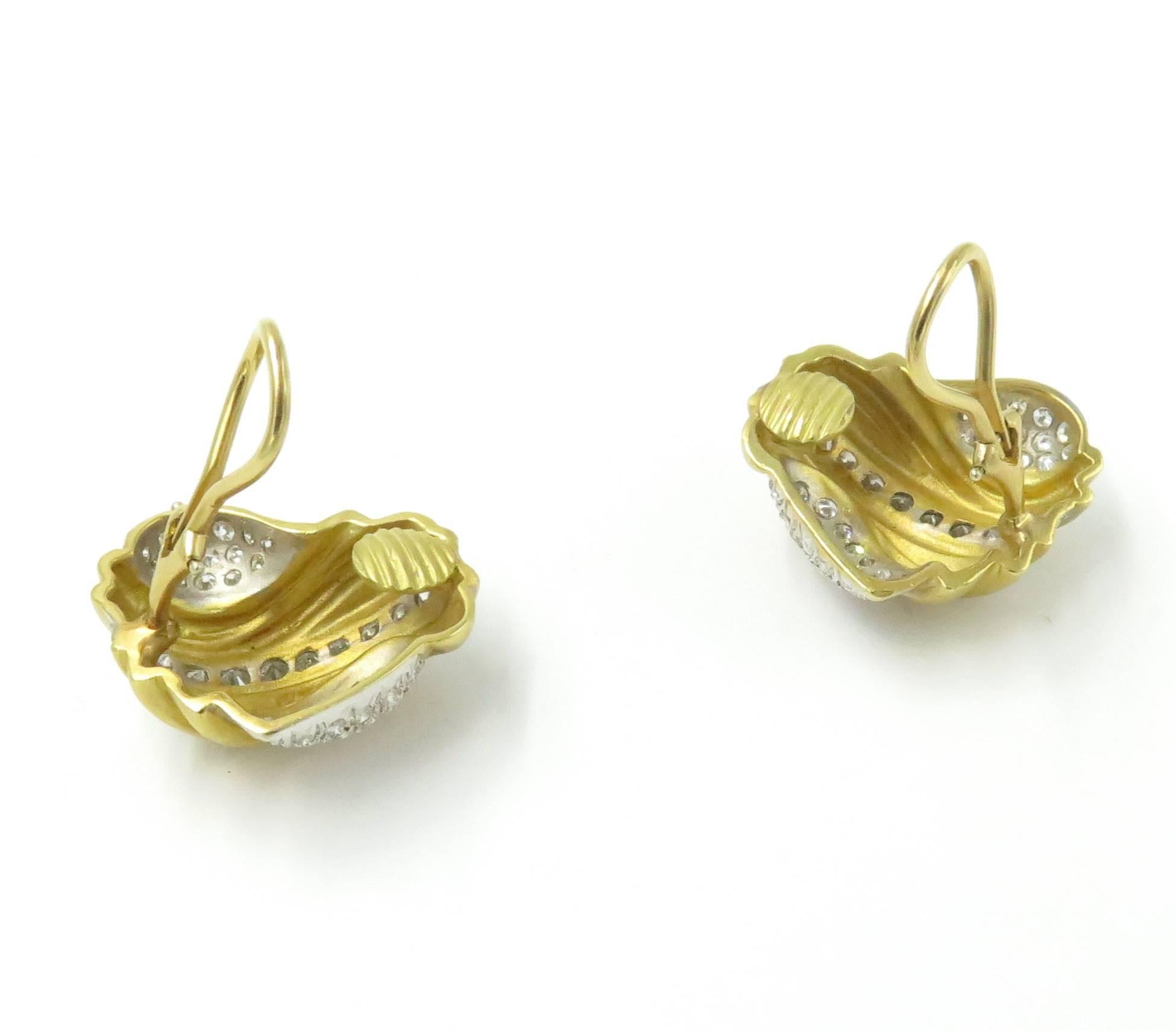 Gorgeous Pair of Diamond Gold Earrings In Excellent Condition In New York, NY