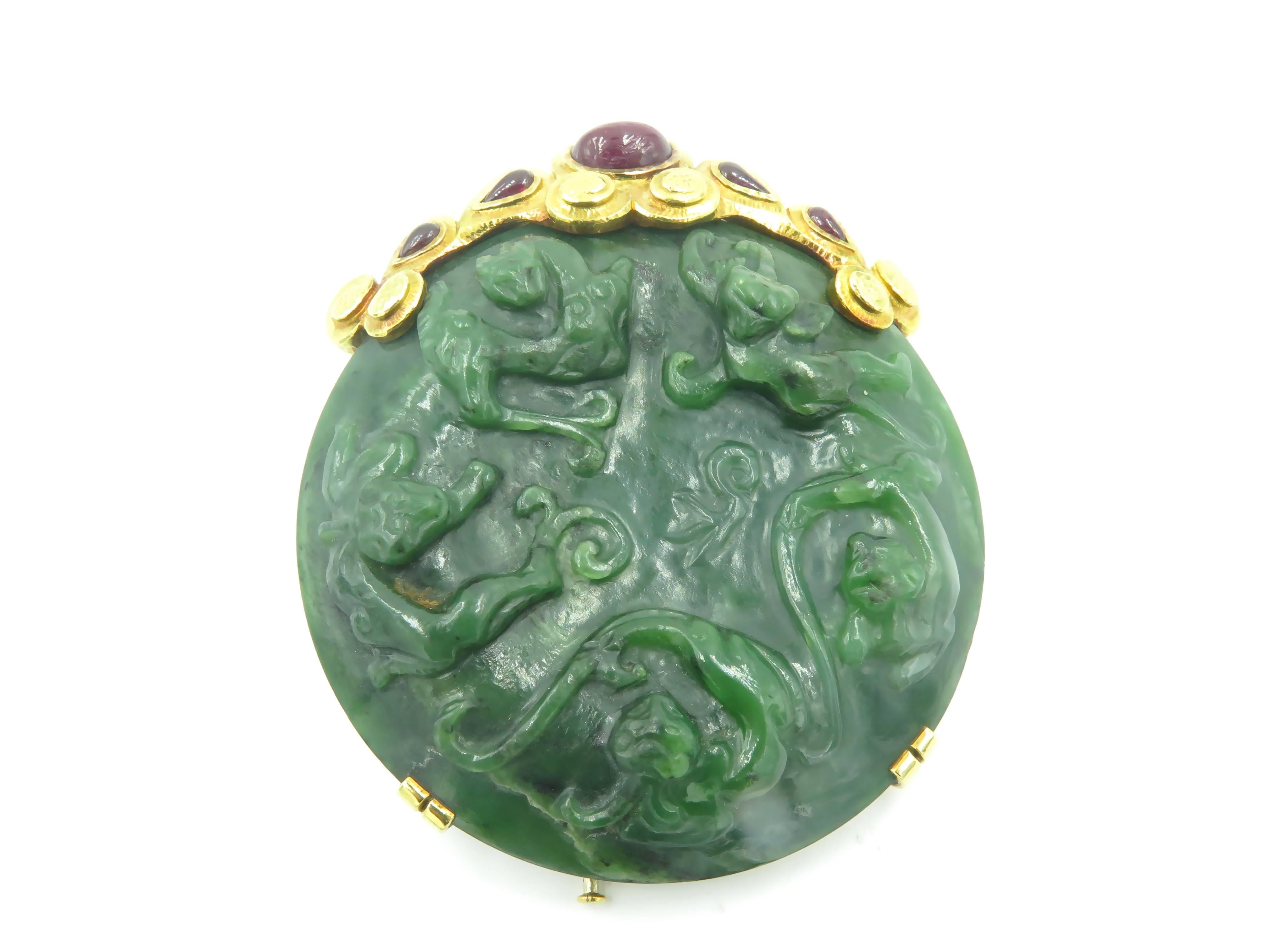 David Webb Jade Ruby Gold Brooch In Excellent Condition In New York, NY