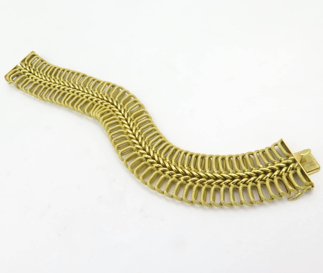 Beautiful Yellow Gold Link Bracelet 1