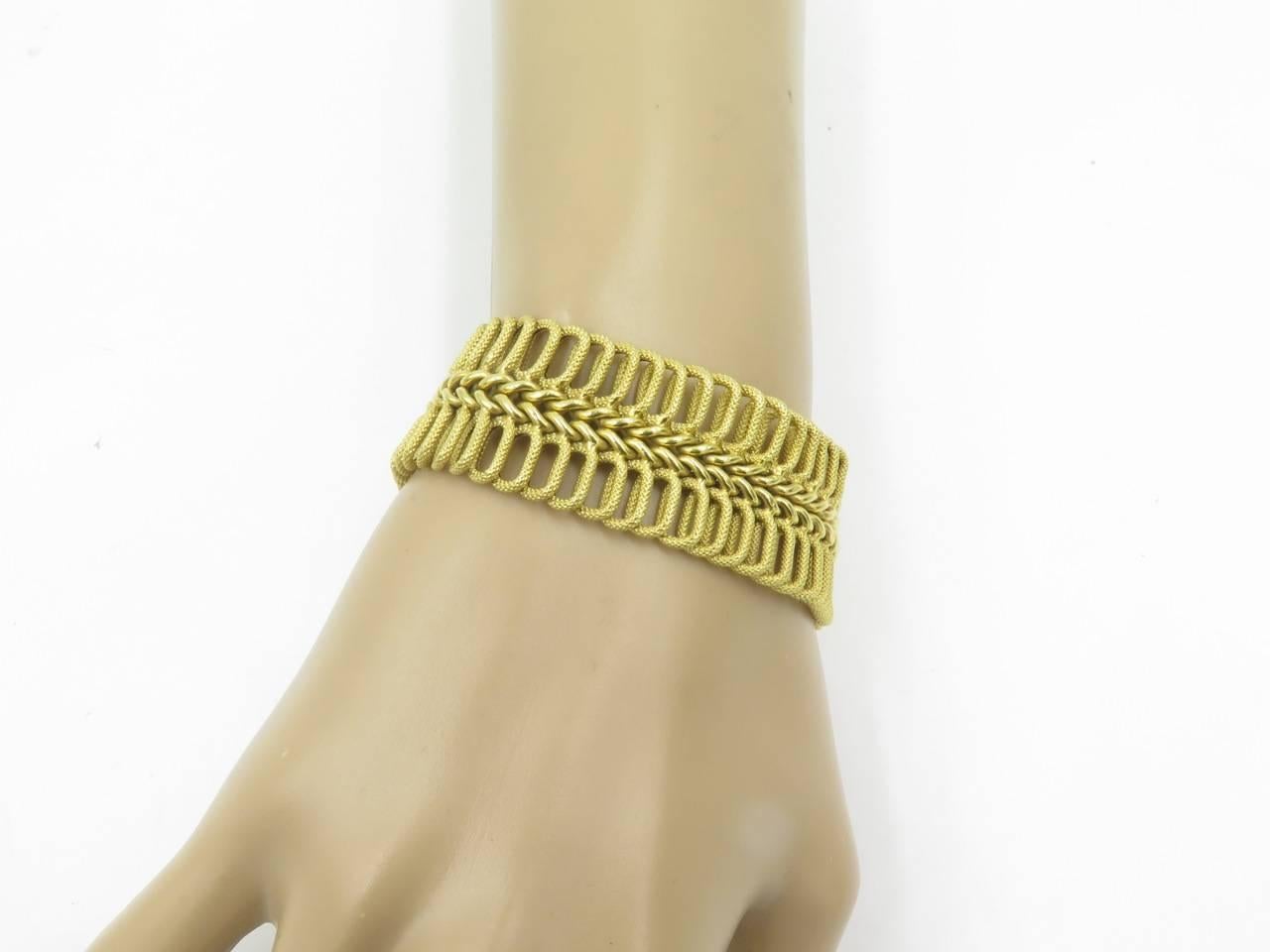 Beautiful Yellow Gold Link Bracelet 2