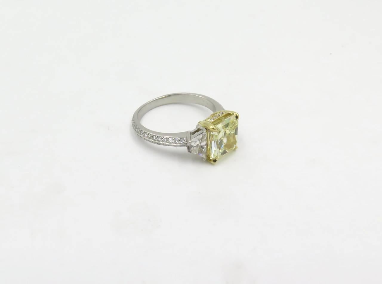 Women's or Men's GIA Certified Fancy Yellow 3.05 Carat Diamond Platinum Ring