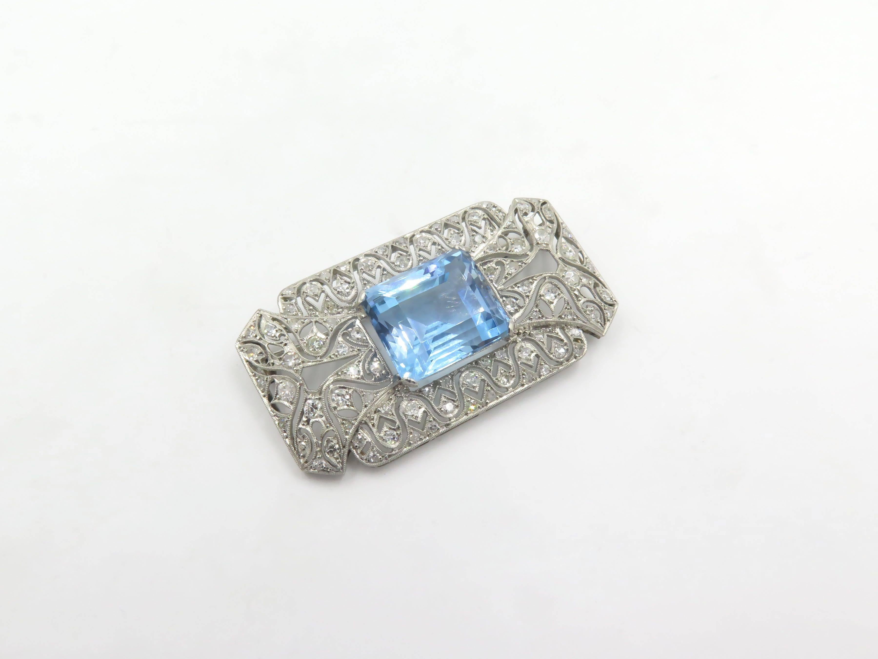 Art Deco Aquamarine Diamond Platinum Brooch In Excellent Condition In New York, NY