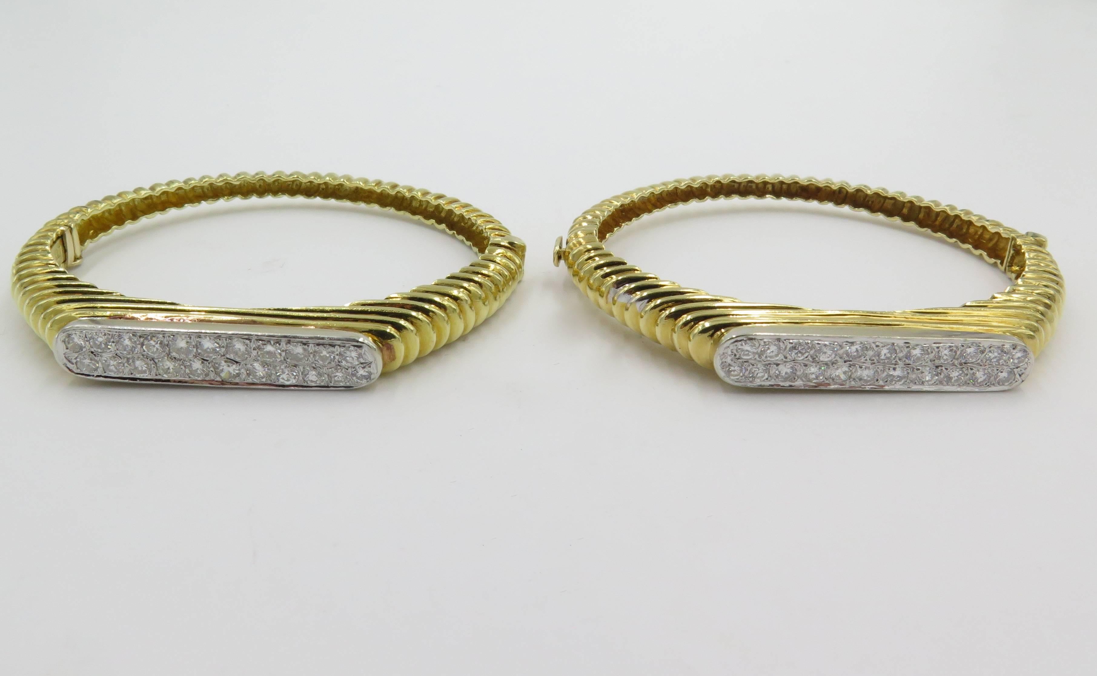 Pair of Diamond Gold Bangle Bracelets In Excellent Condition In New York, NY