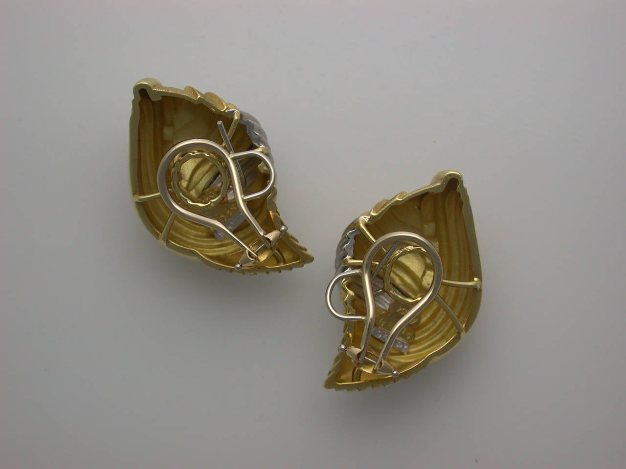 Henry Dunay Gold Cynnabar Earclips In Excellent Condition For Sale In New York, NY