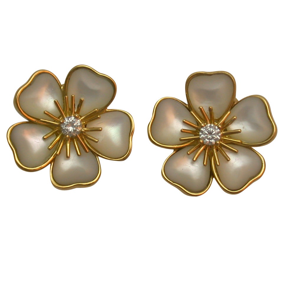 Van Cleef & Arpels Mini "Nerval" Earclips For Sale