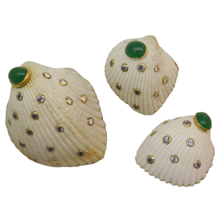 Trianon Gold, Shell & Emerald Set For Sale
