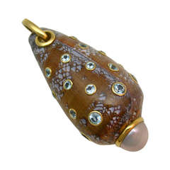 Trianon Shell Pendant