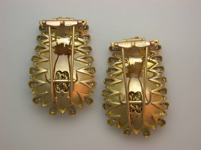 Van Cleef & Arpels Paris Rare Set of Dress Clips In Excellent Condition For Sale In New York, NY