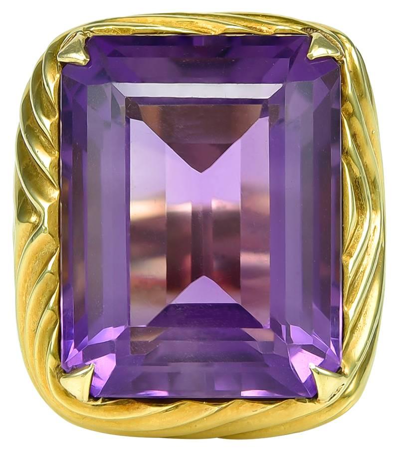 1980s Amethyst Gold Cocktail Ring In Excellent Condition For Sale In New York, NY