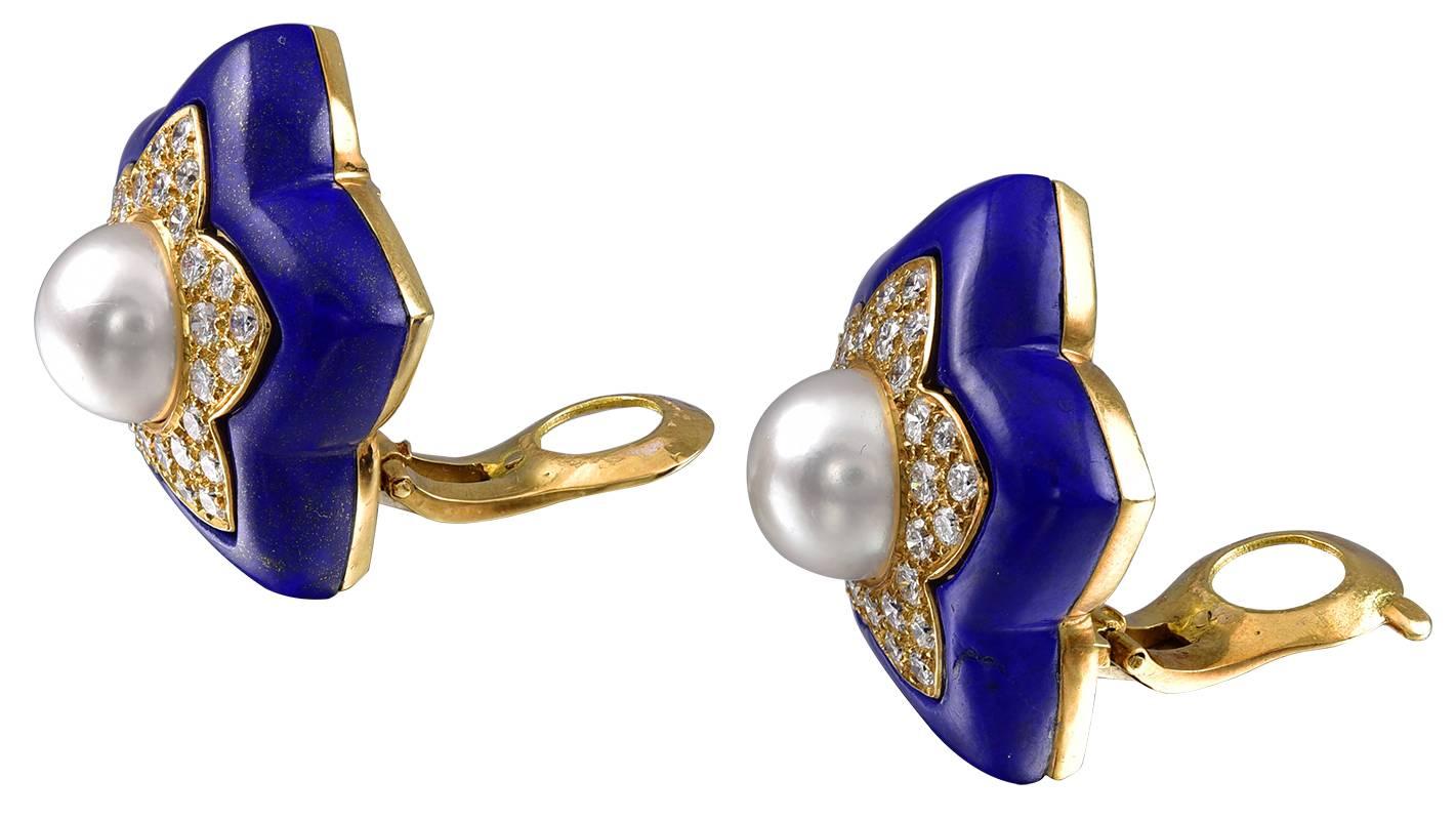 Van Cleef & Arpels Lapis Diamond Gold Flower Earclips In Excellent Condition For Sale In New York, NY