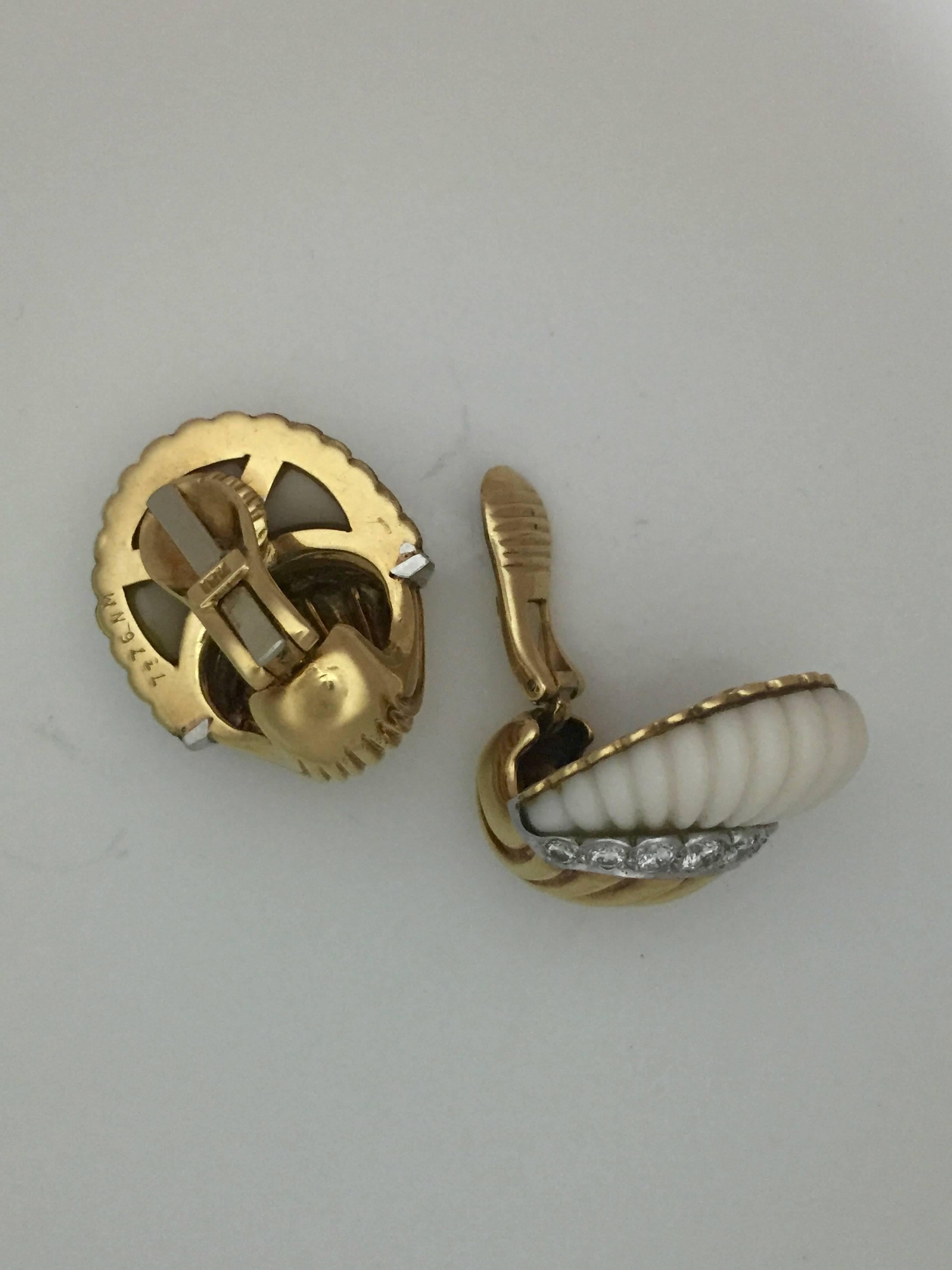 Chic Neiman Marcus White Coral Diamond Gold Fan Earclips In Excellent Condition In New York, NY
