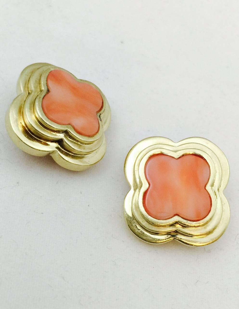 Clover Shape Coral Gold Earrings In Excellent Condition For Sale In Palm Beach, FL