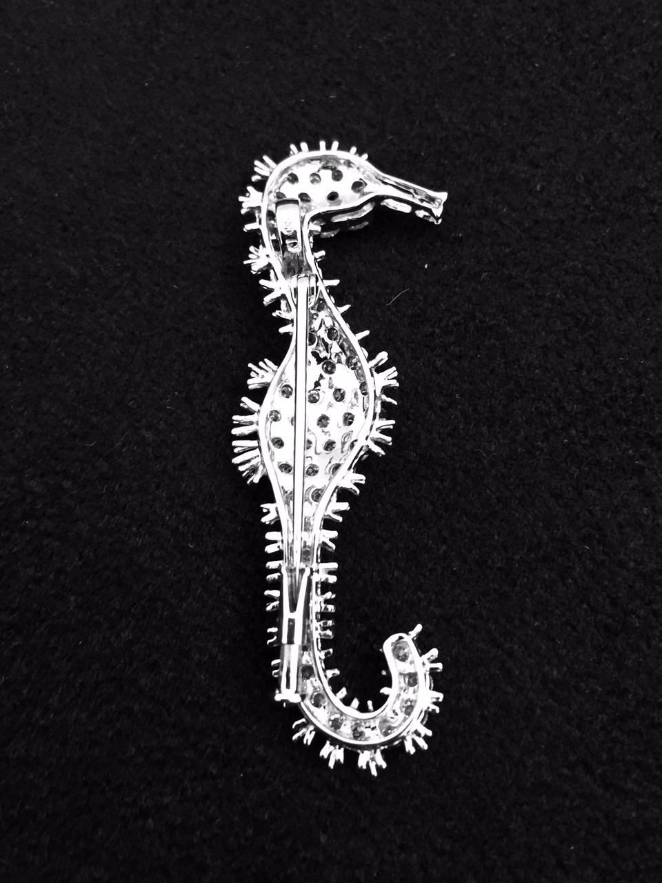 Contemporary White Diamond 18K Gold Sea Horse Brooch With Black Diamond Eye