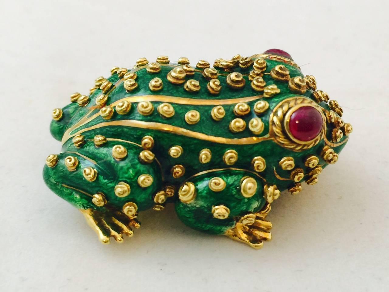 David Webb Enamel Ruby Gold Frog Brooch In Excellent Condition For Sale In Palm Beach, FL