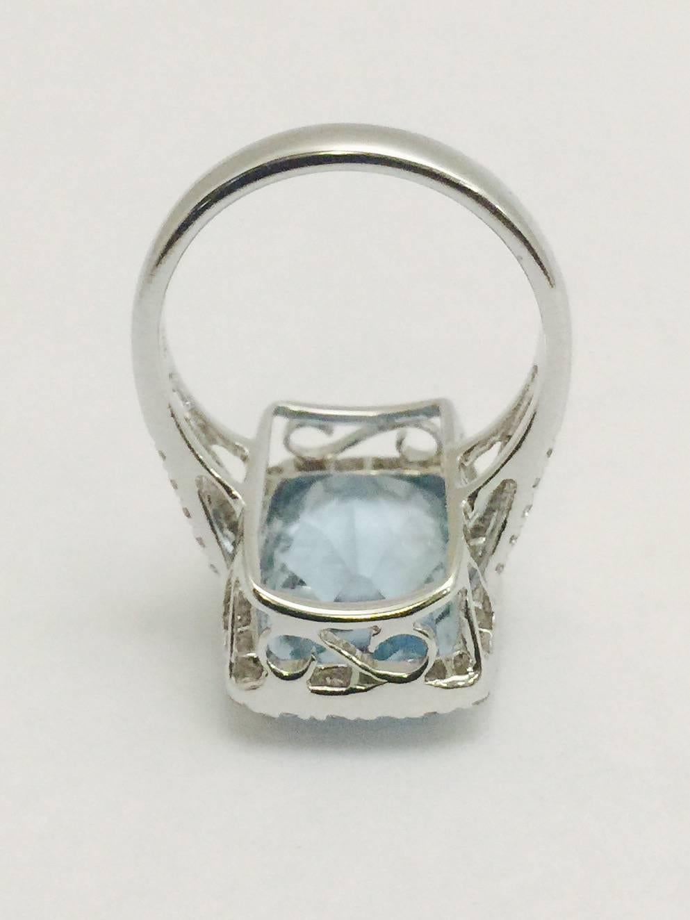 Contemporary Aquamarine Diamond Ring