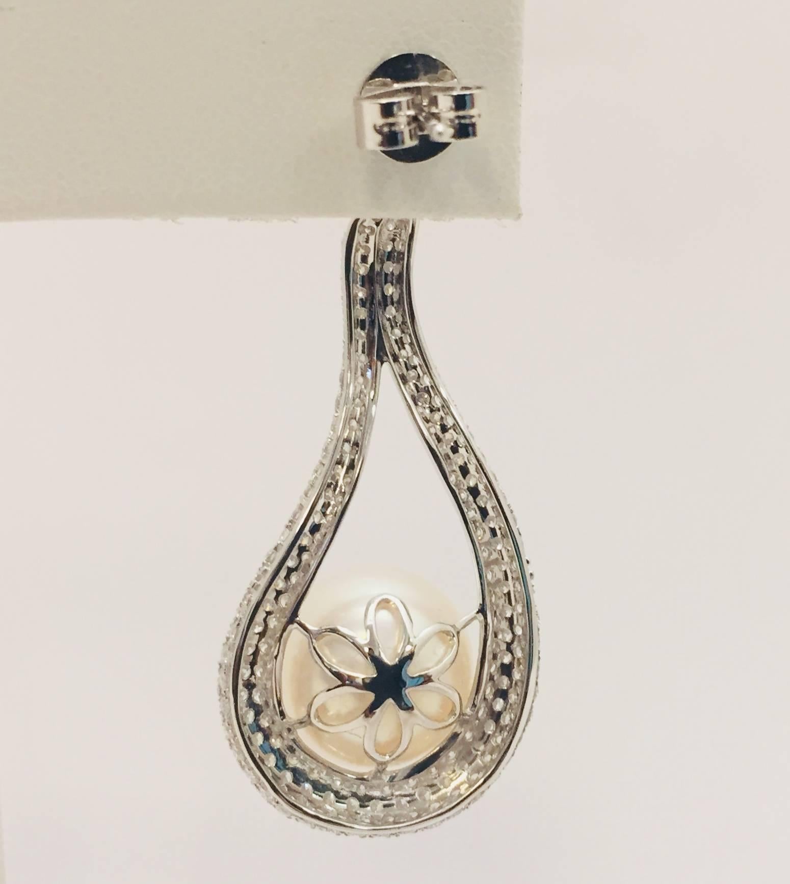 18 Karat White Gold Diamond and South Sea Pearl Drop Earrings In New Condition For Sale In Palm Beach, FL