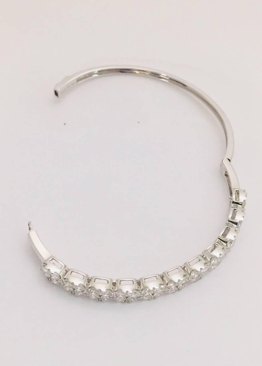 Round Cut 18 Karat White Gold and Diamond Bangle Bling-Bling Bracelet For Sale