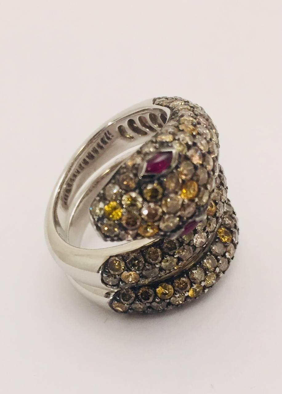 18 Karat Striking Snake Ring with Diamonds, Yellow Sapphires and Rubies In Excellent Condition For Sale In Palm Beach, FL