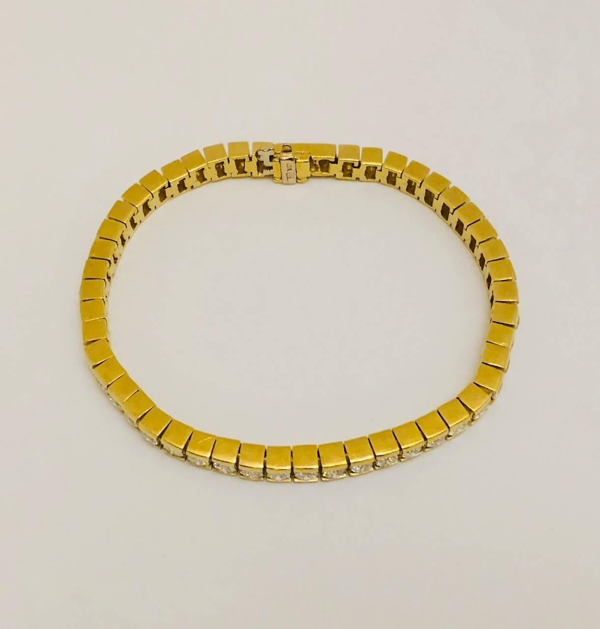 Round Cut Diamond Yellow Gold Tennis Bracelet For Sale