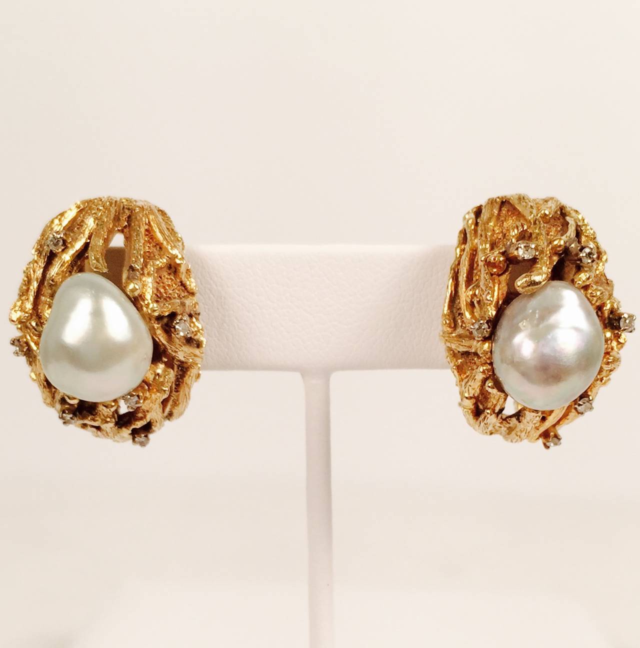 South Sea Pearl Gold Earrings In Excellent Condition For Sale In Palm Beach, FL