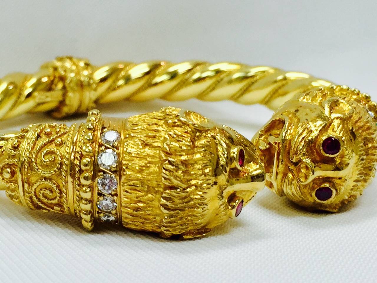 Ruby Diamond Gold Leopard Heads Bangle Bracelet In New Condition For Sale In Palm Beach, FL