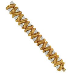 Diamond Gold Curved Rope Motif Link Bracelet