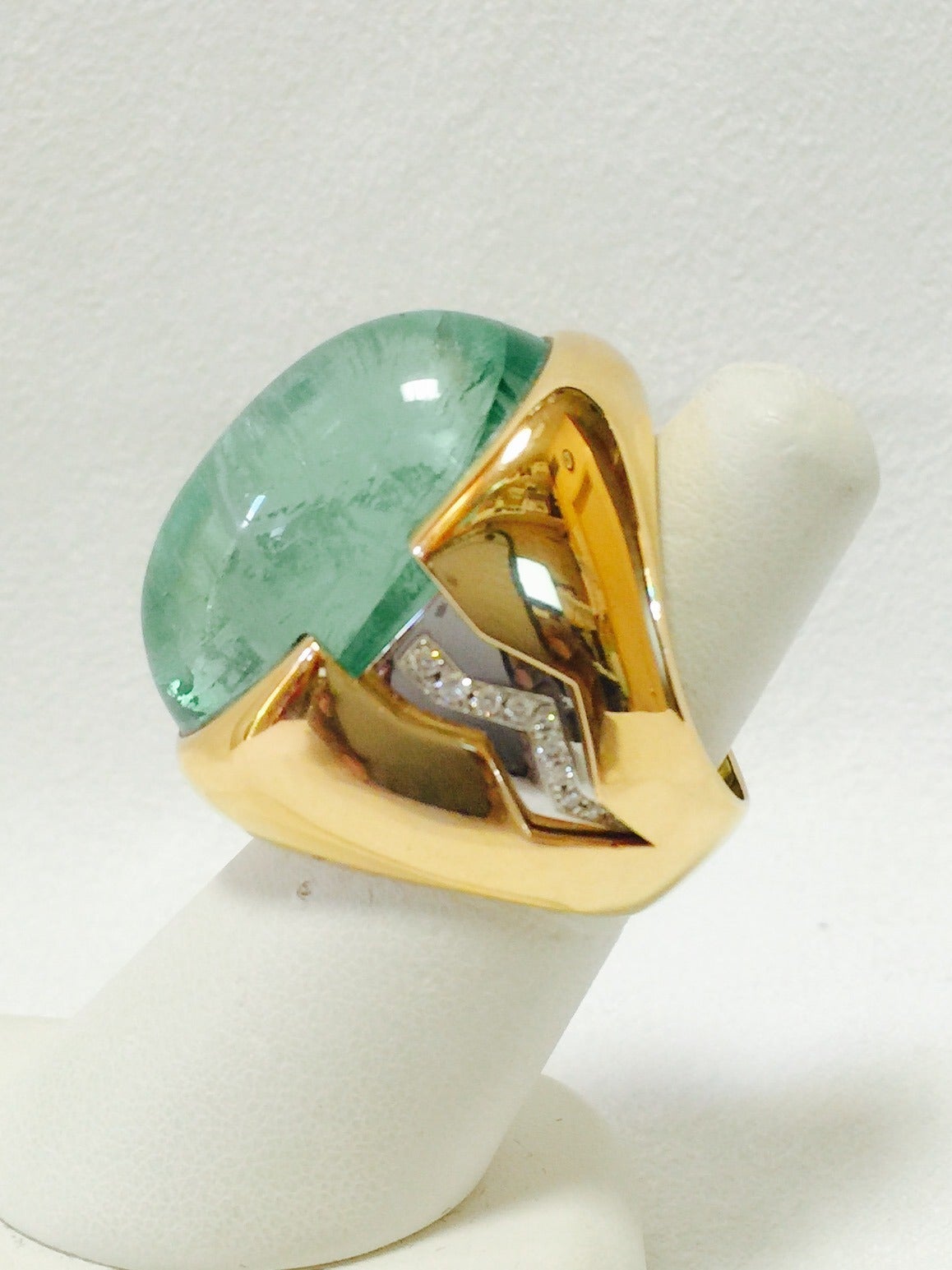 Two-Tone Emerald Diamond Gold Ring In New Condition In Palm Beach, FL