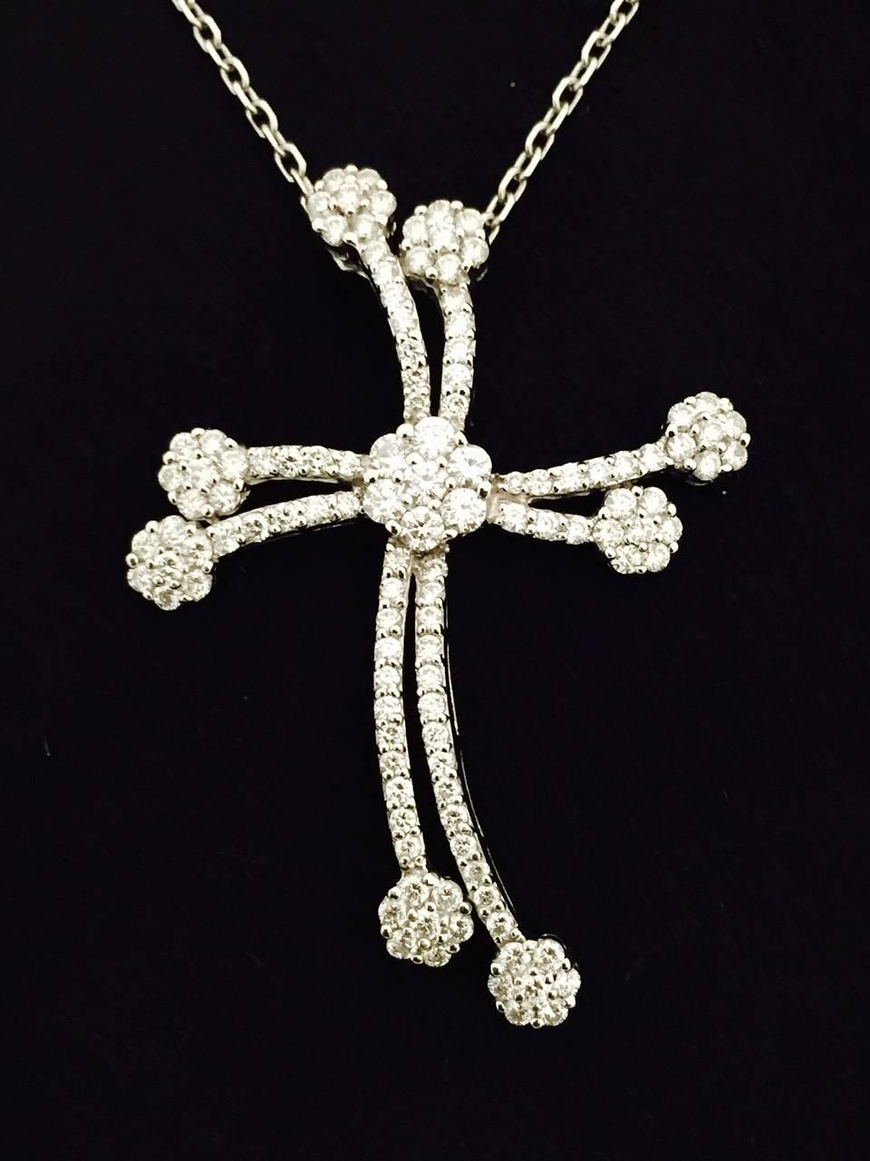 Contemporary Diamond Gold Cross In New Condition For Sale In Palm Beach, FL