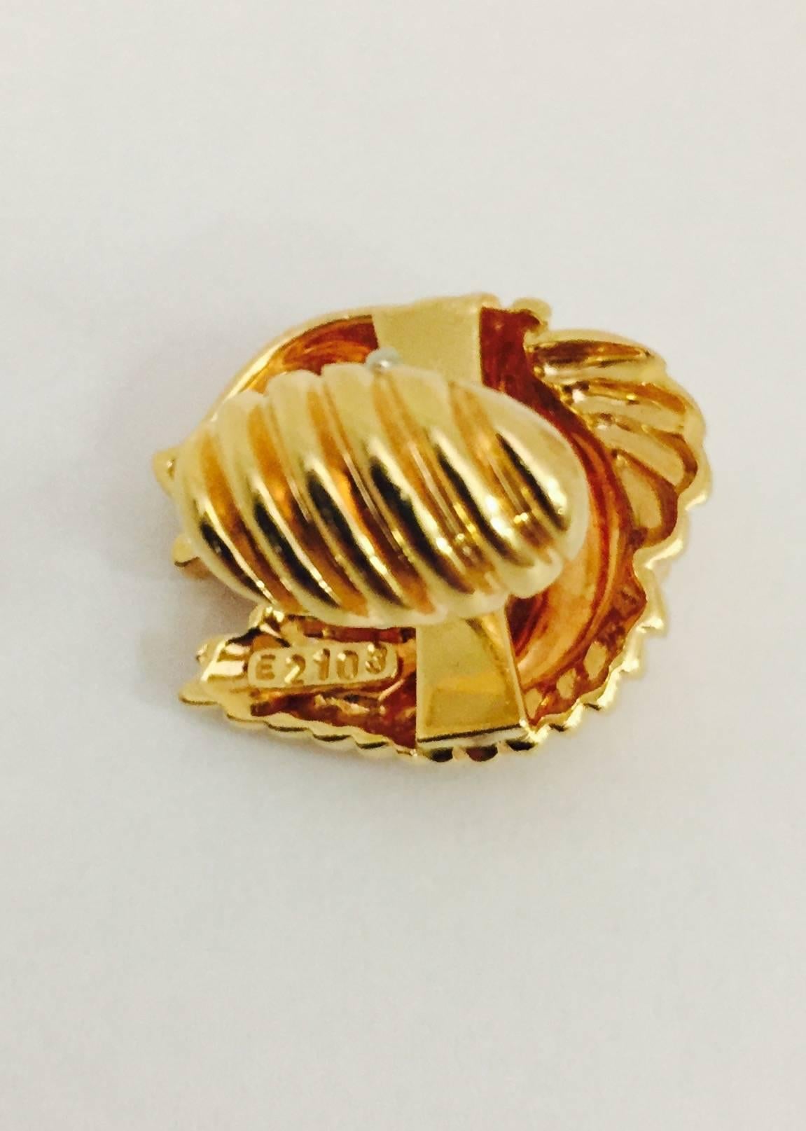 Henry Dunay  Diamond Gold Fish Cufflinks In Excellent Condition For Sale In Palm Beach, FL