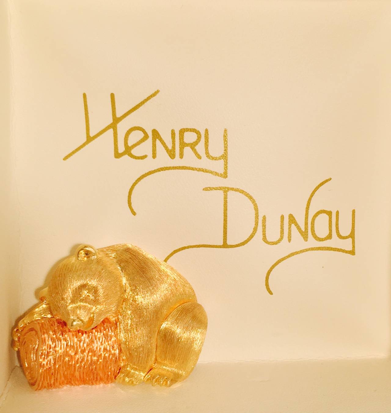 Henry Dunay 18 Karat Two-Color Gold Bear Brooch In New Condition For Sale In Palm Beach, FL