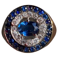 Vintage 18K Yellow Gold 1.62 Karats Sapphires White Diamonds Stars Design Classy Ring