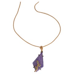 Halskette mit Anhänger aus lila Jade-Charm und 18 K Gelbgold im Art-déco-Stil