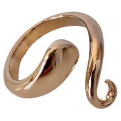 Handcrafted 18k Gold Cat Tail Twist Ring Surrealist Unisex Design Made in Italy