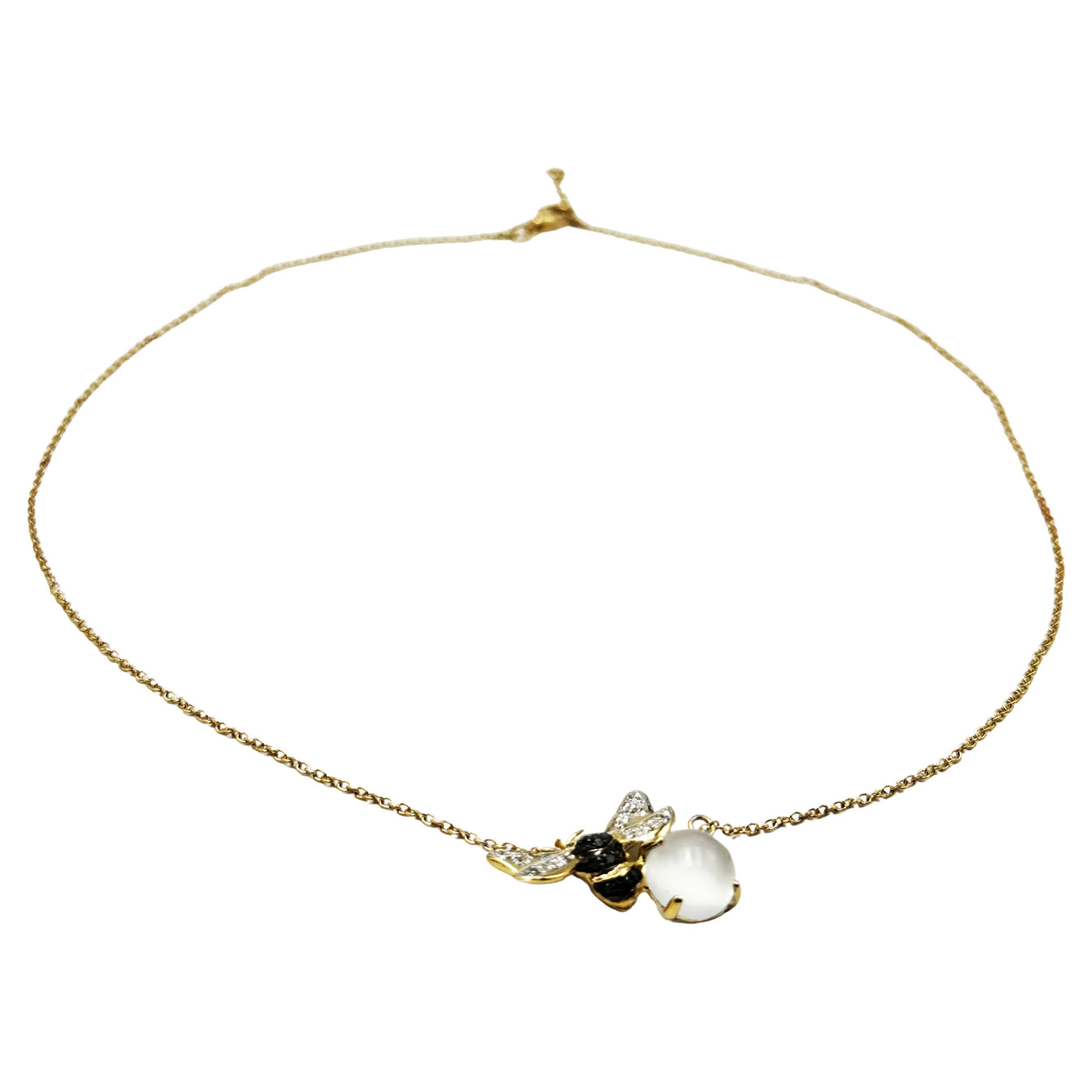 Collana con ciondolo a forma di ape in oro giallo 18k e diamanti bianchi di Rossella Ugolini in vendita 1