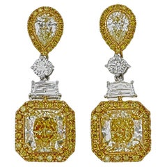 Boucles d
oreilles en or blanc 18 carats avec diamant jaune fantaisie de 4,01 carats certifié GIA
