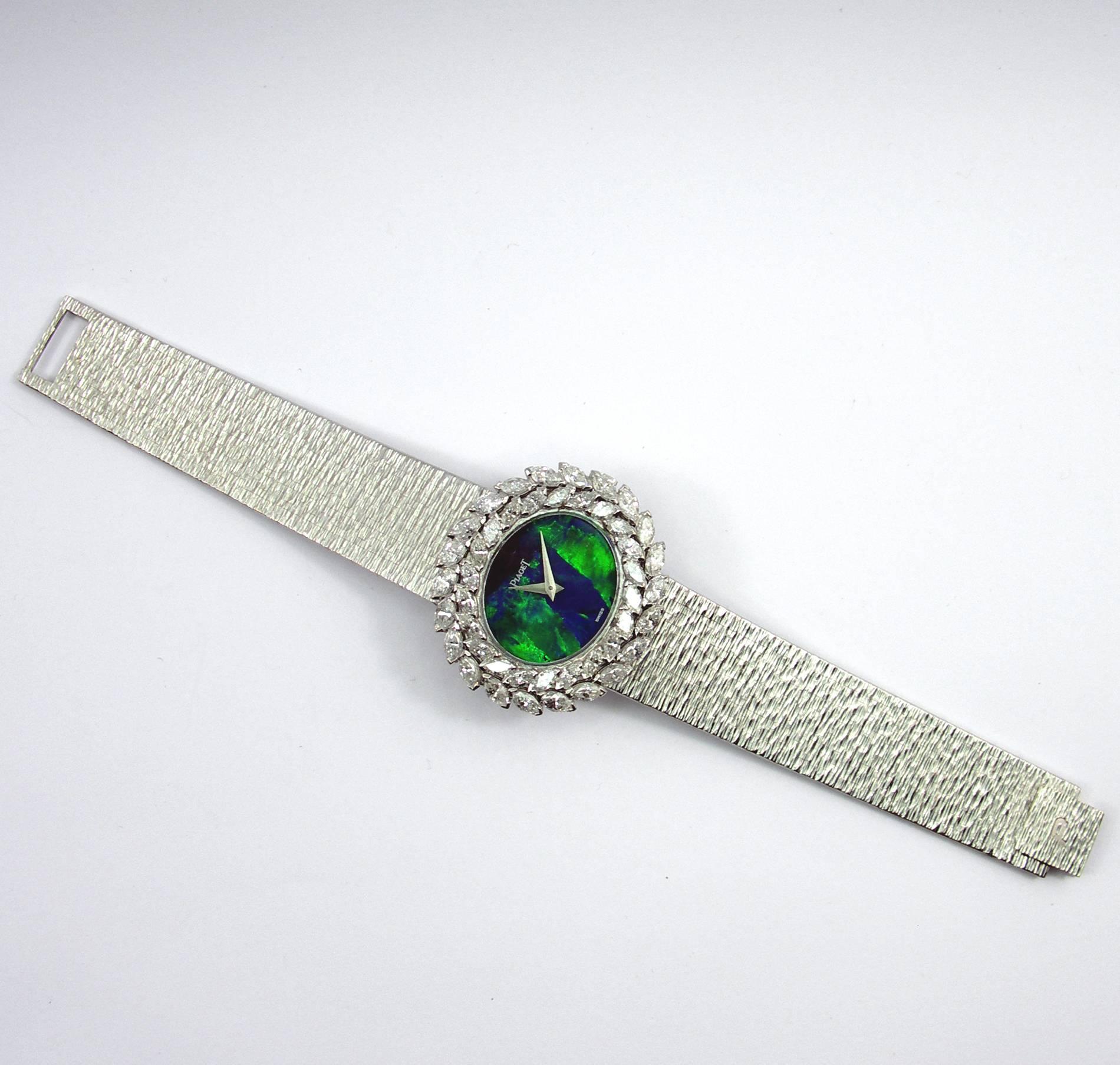 Piaget Lady''s Weißgold Opal-Zifferblatt-Armbanduhr mit doppelter Diamant-Lünette im Zustand „Hervorragend“ in Palm Beach, FL