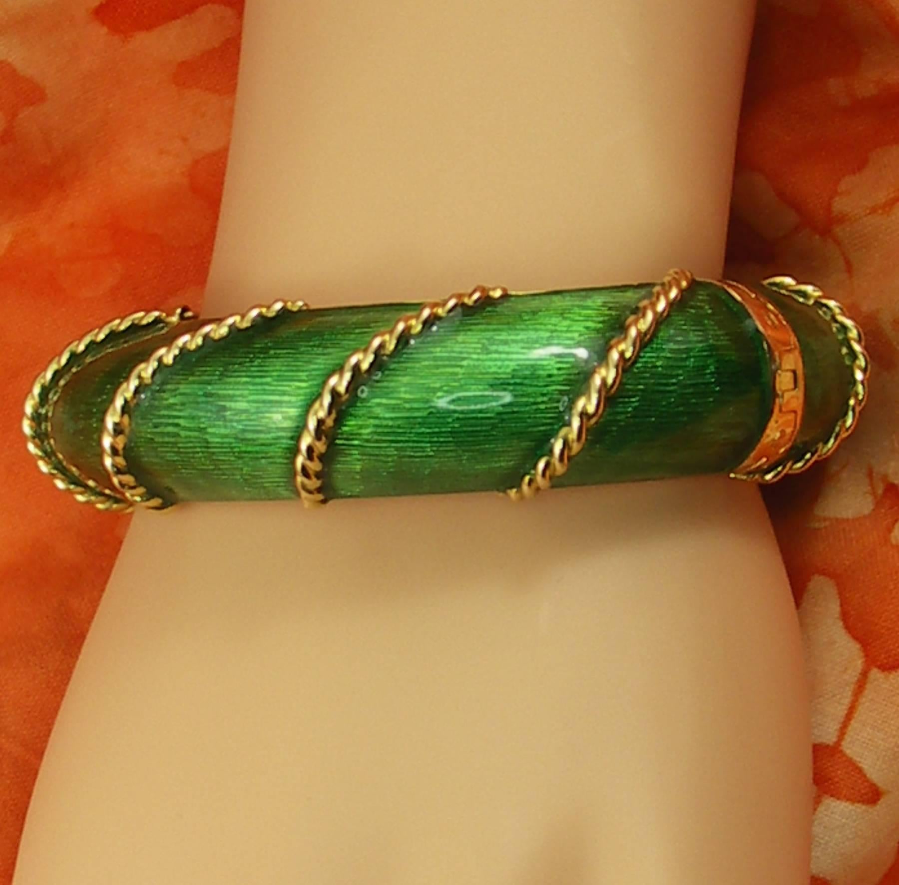 Green Enamel Gold Bracelet In Excellent Condition In Palm Beach, FL