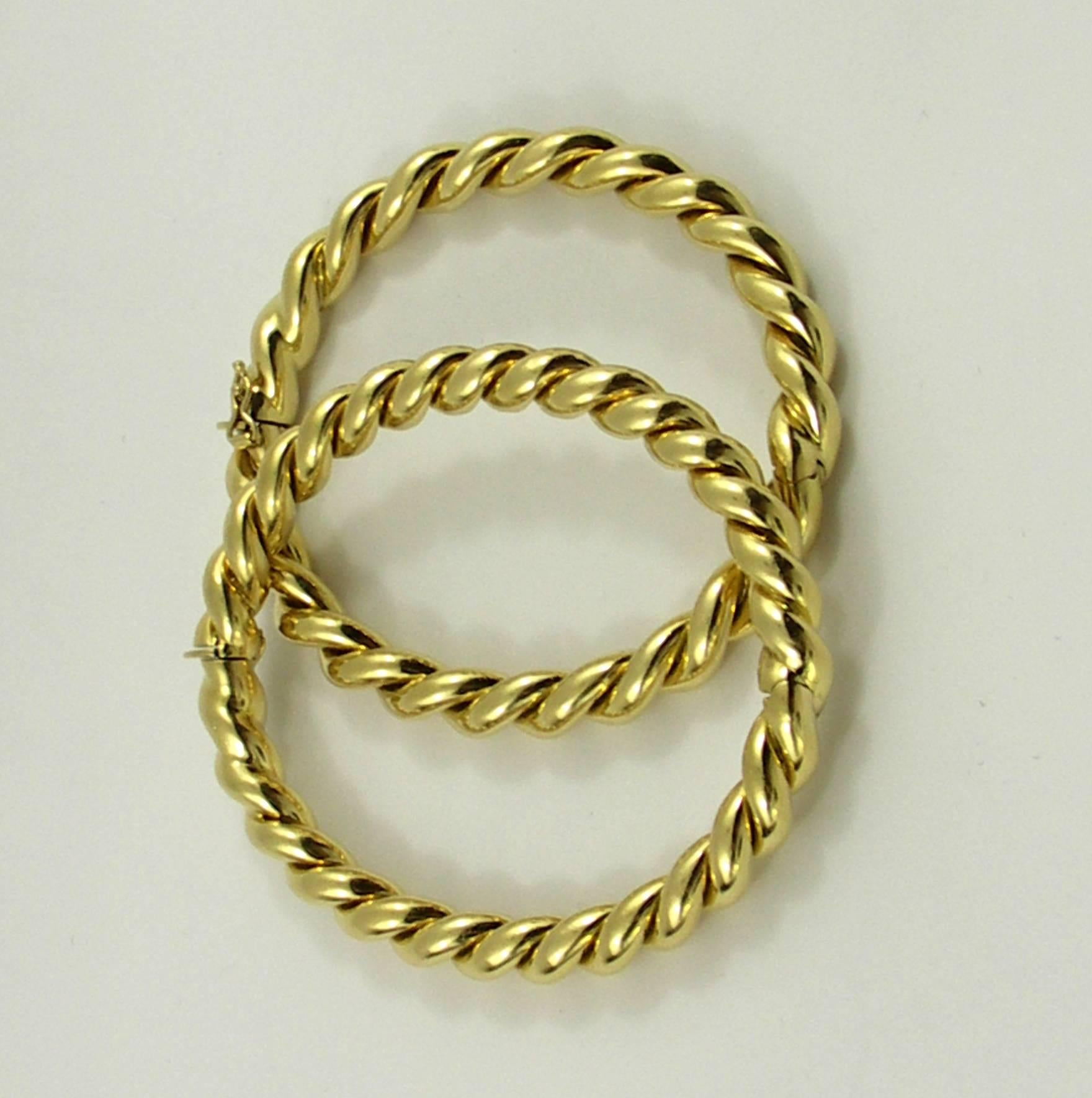 Set of Two Gold Twisted Rope Bangle Bracelets In Excellent Condition In Palm Beach, FL