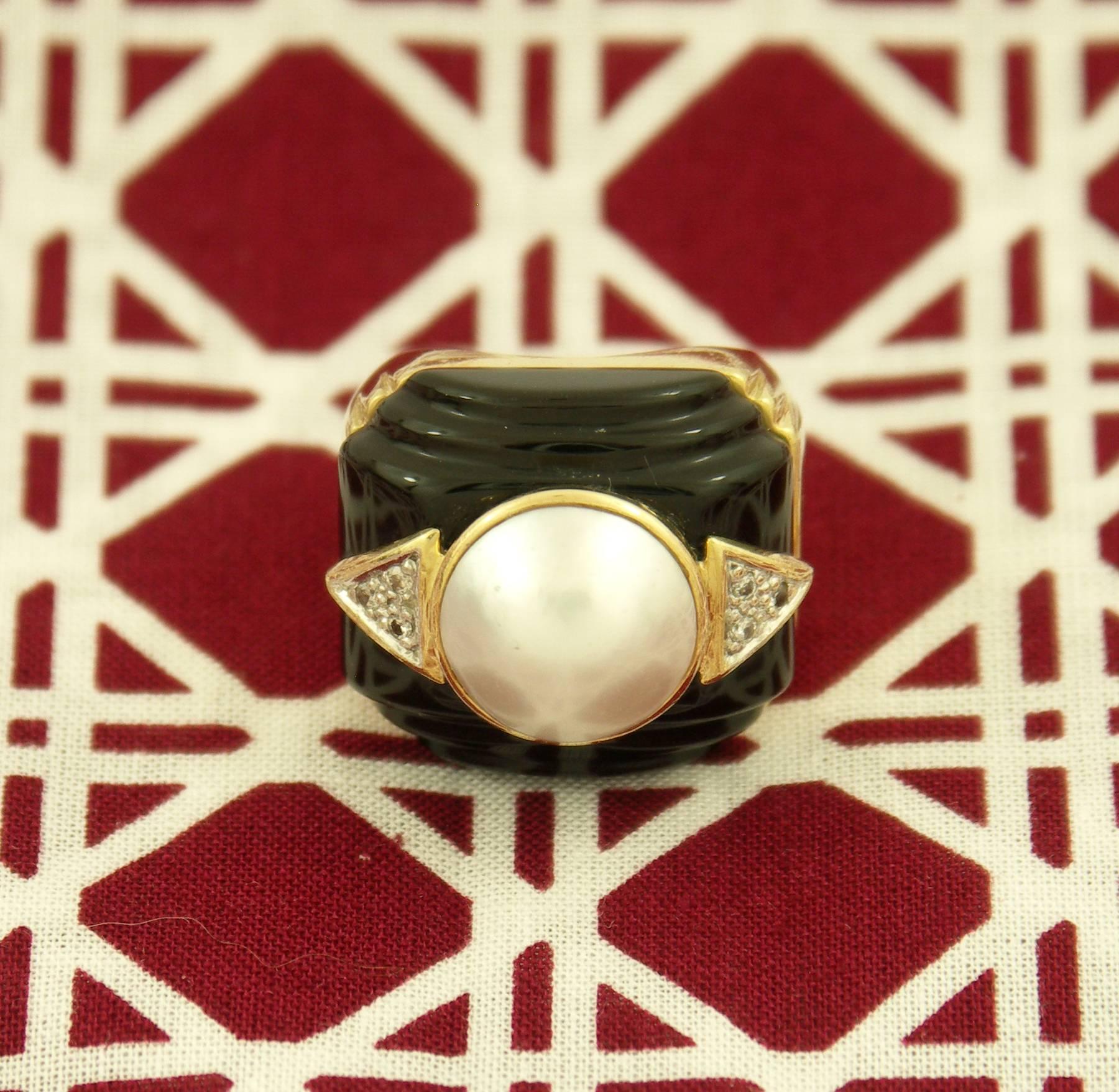 Onyx Mabe Pearl Diamond Gold Ring In Excellent Condition In Palm Beach, FL