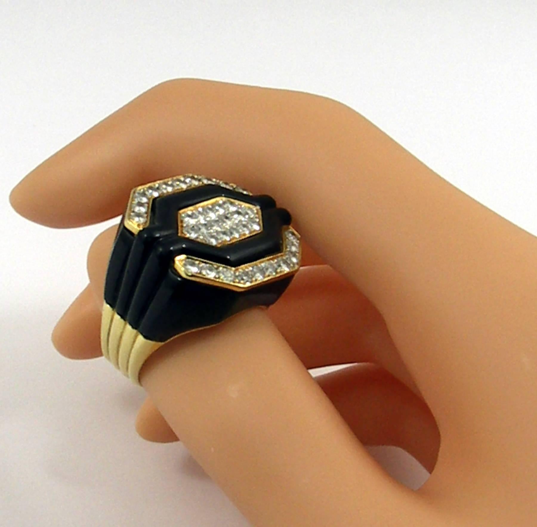 Gold Diamond Onyx Geometric Ring In Excellent Condition In Palm Beach, FL