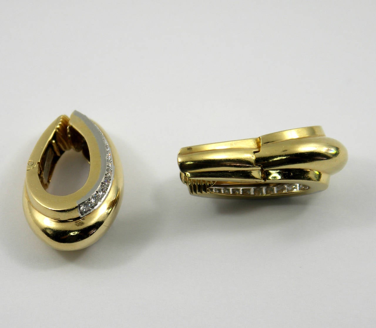 David Webb Diamond Gold Hoop Earrings In Excellent Condition In Palm Beach, FL