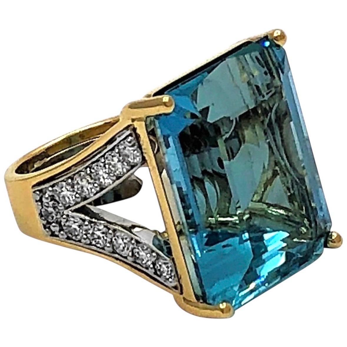 Contemporary 18K Yellow Gold Aquamarine Ring, 40.20ct, 22 Diamonds