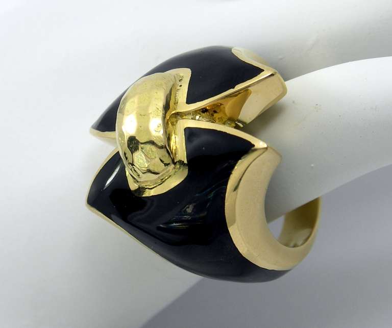 David Webb Gold and Black Enamel Ring In Excellent Condition In Palm Beach, FL