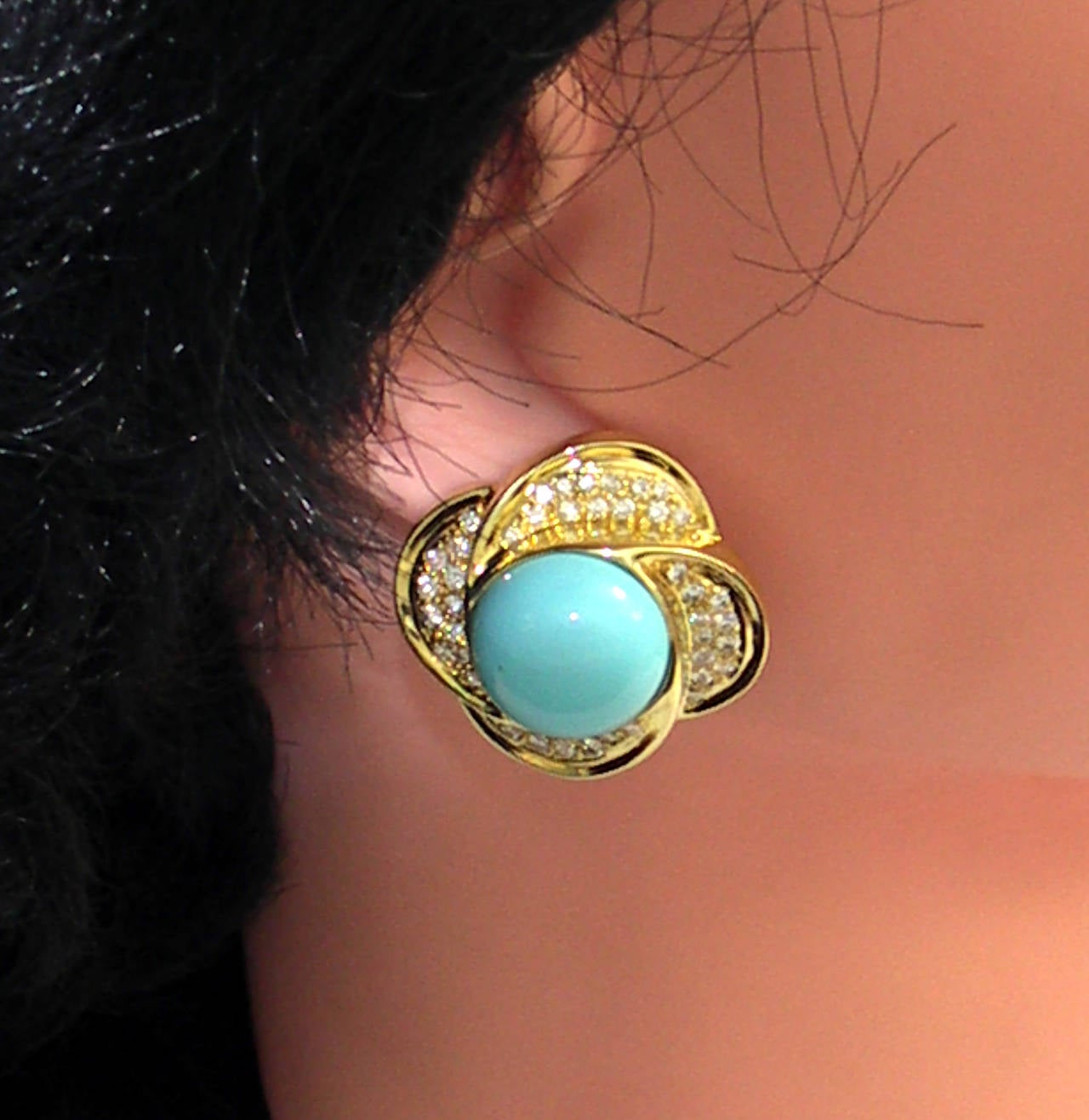Turquoise Diamond Gold Clip Earrings In Excellent Condition In Palm Beach, FL