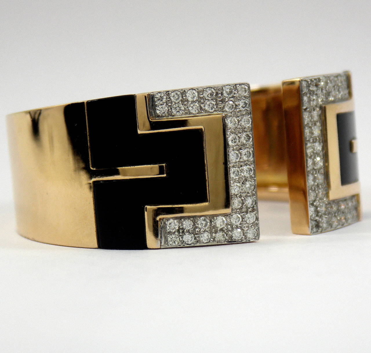 Black Enamel Diamond Gold Bangle Bracelet In Excellent Condition In Palm Beach, FL