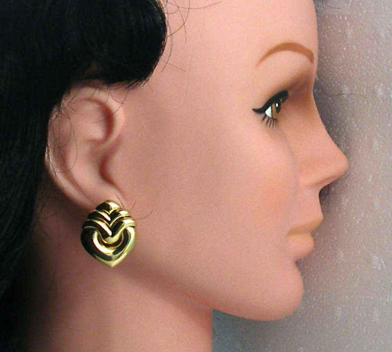 Bulgari Gold Heart Earrings In Excellent Condition In Palm Beach, FL