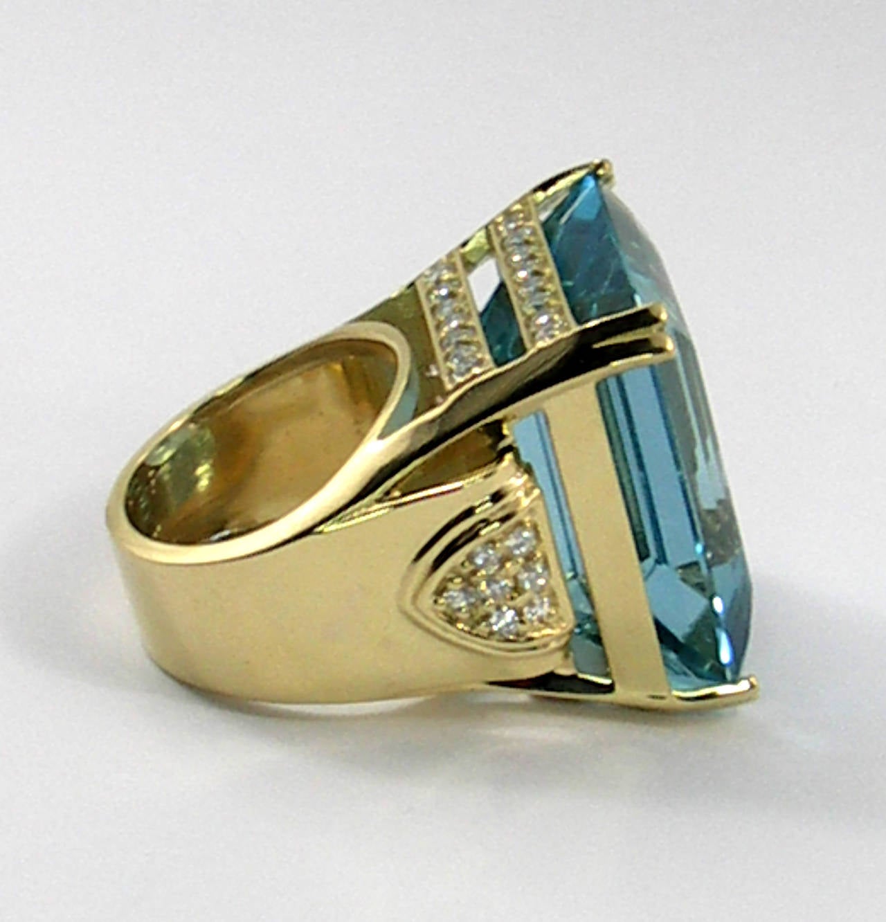 Women's 62.88 Carat Aquamarine Diamond Gold Cocktail Ring