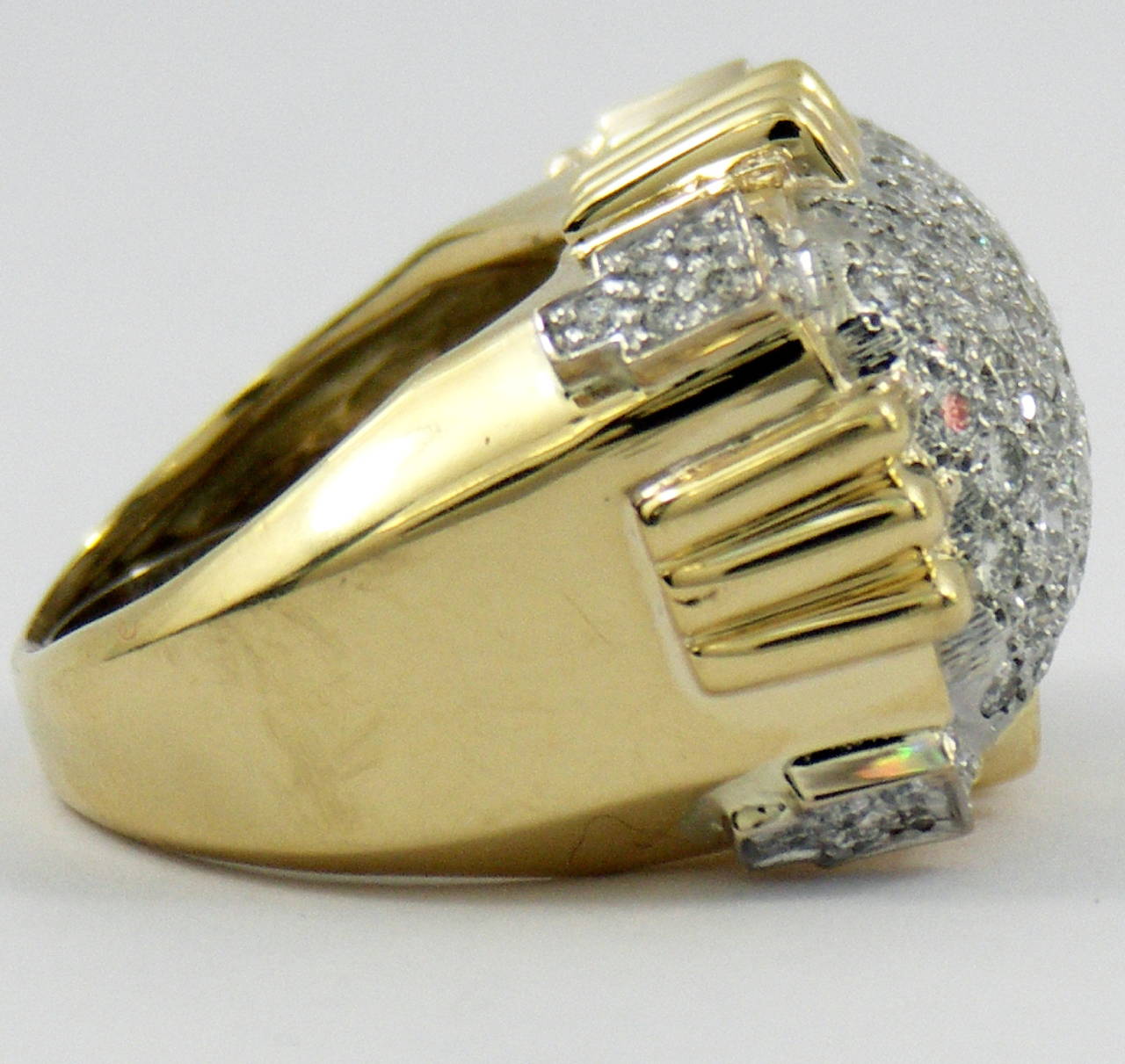 Large Diamond Gold Geometric Motif Ring In Excellent Condition In Palm Beach, FL