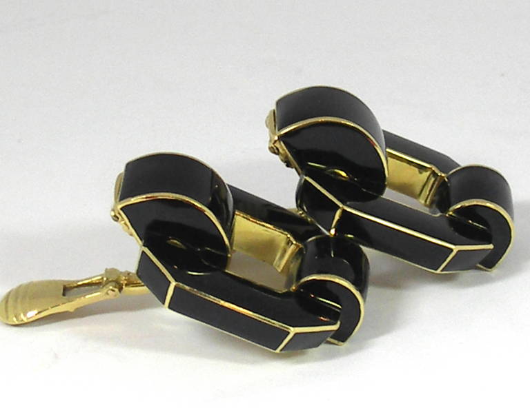 David Webb Black Enamel Gold Earrings In Excellent Condition In Palm Beach, FL